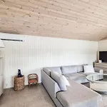 2 Bedroom Lovely In