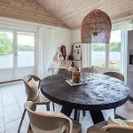 Hébergement de vacances 2 Bedroom Lovely In