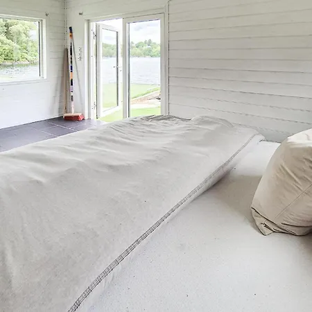 2 Bedroom Lovely In Hébergement de vacances *