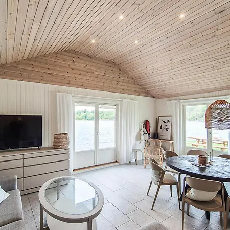 Dom wakacyjny 2 Bedroom Lovely In