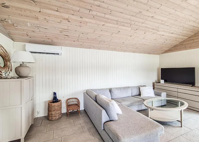 2 Bedroom Lovely In