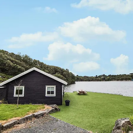 2 Bedroom Lovely In Holiday home